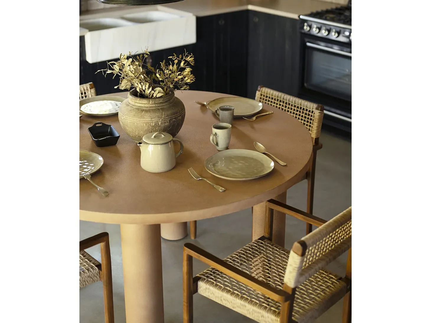 Mesa de comedor redonda de microcemento en tono terracota DECOWOOD de Ø140x75cm - LUCÍA - DECOWOOD