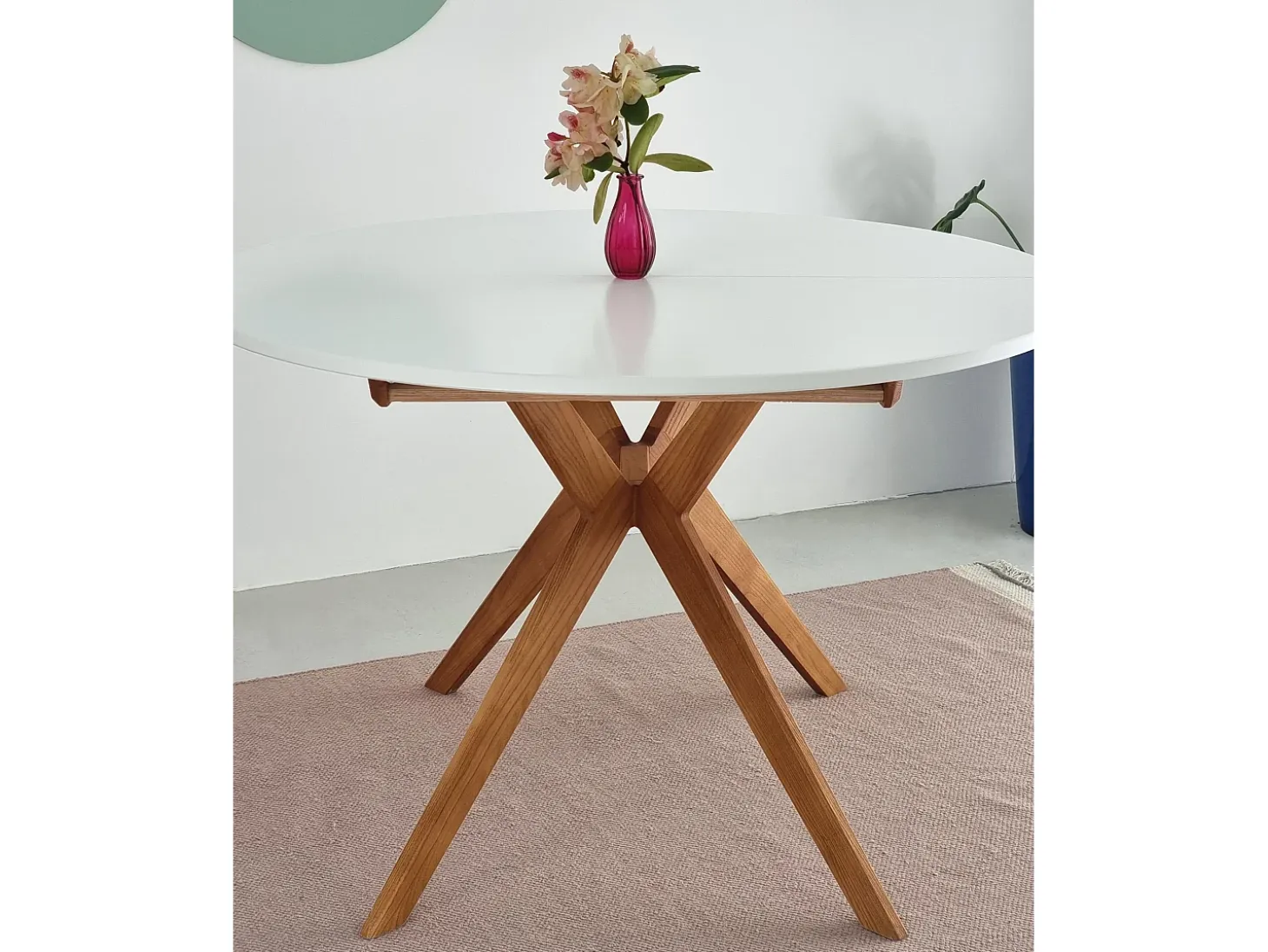 Mesa de comedor redonda extensible 110cm Biju Blanco Tiza Roble