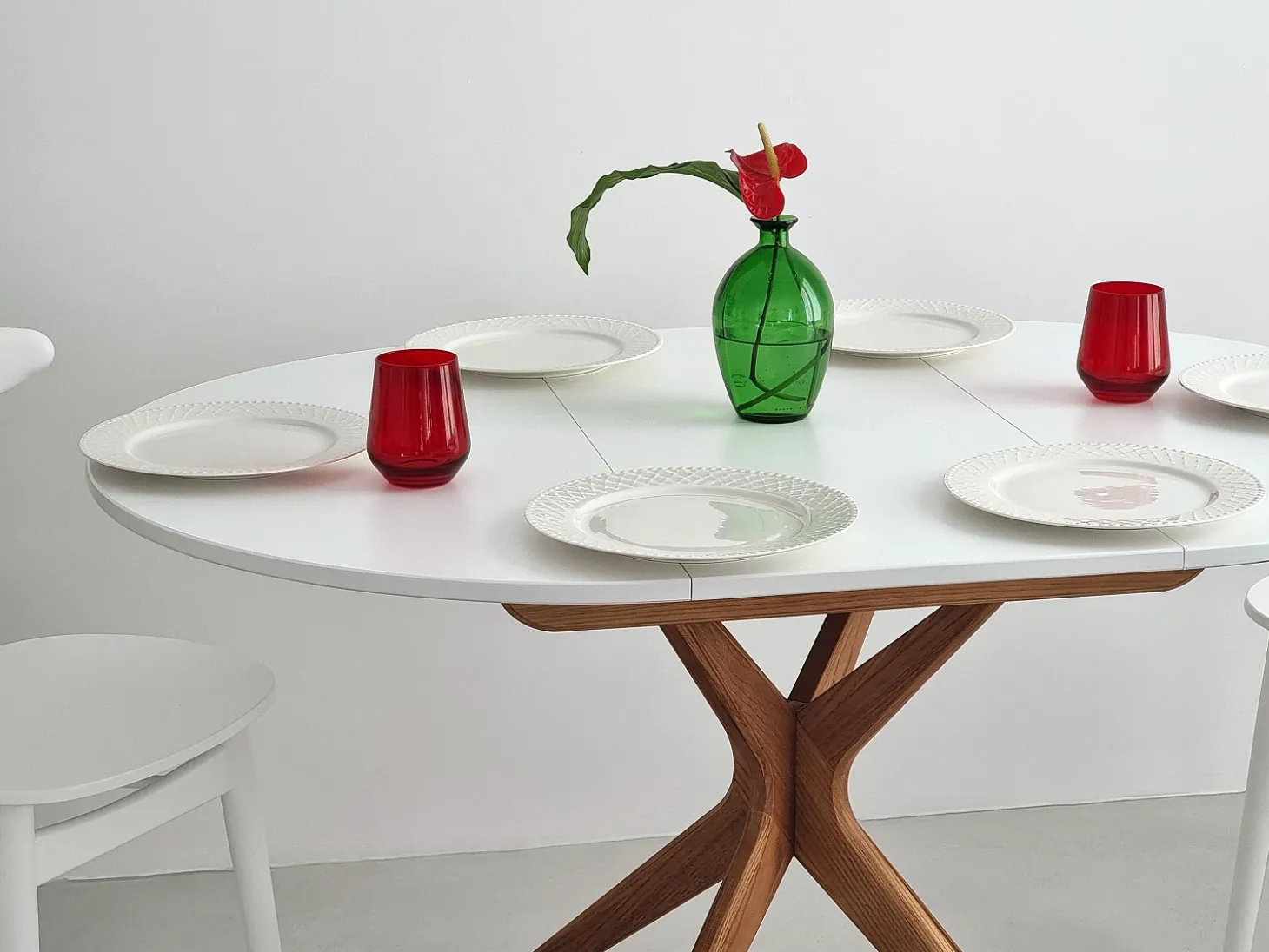Mesa de comedor redonda extensible 90cm Jubi Blanco Tiza | Pata de fresno teñida de roble