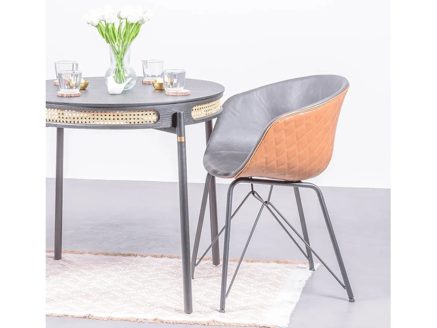 Mesa de comedor redonda retro con detalles en ratán natural (80cm) - North - Negro