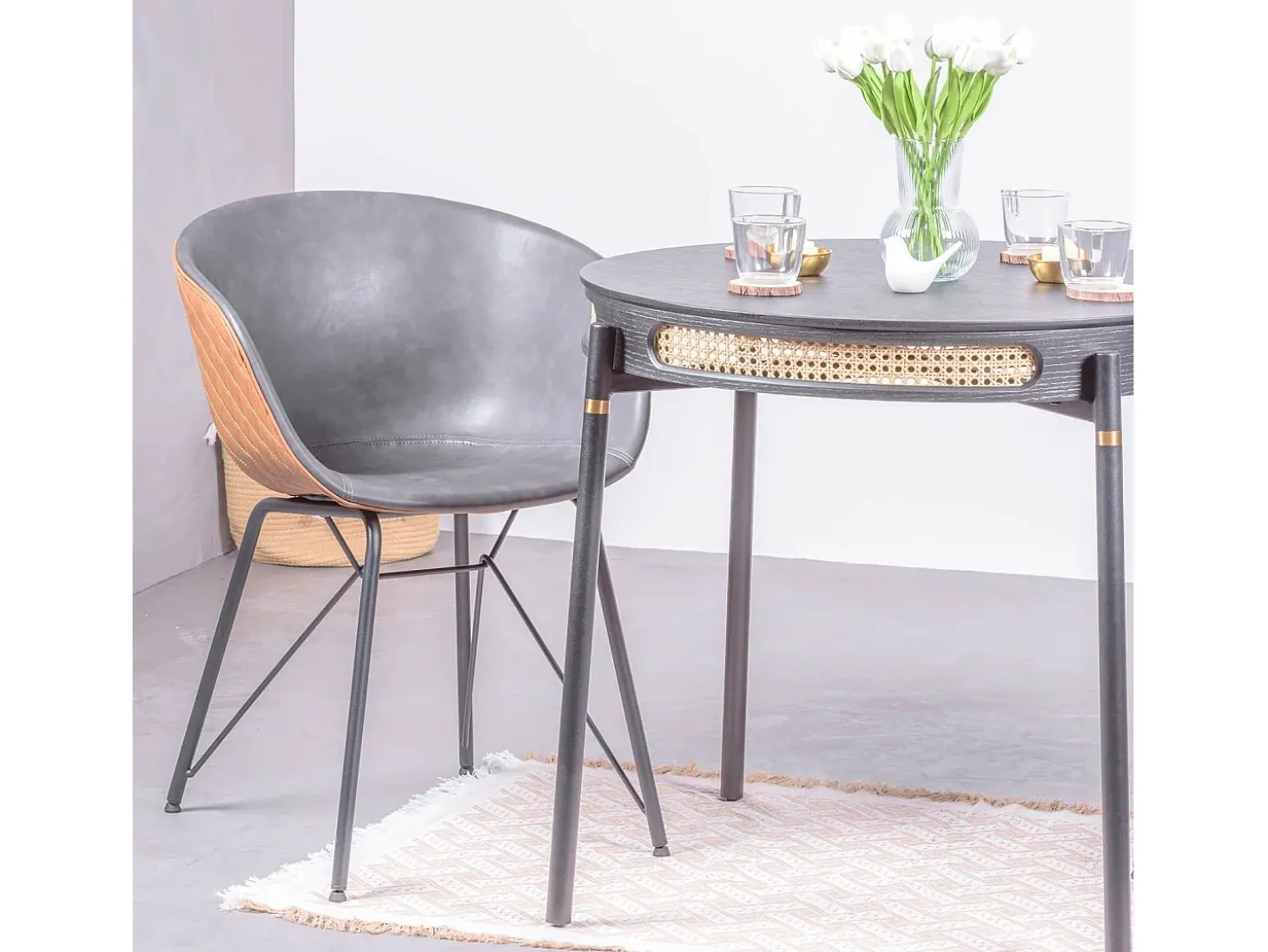 Mesa de comedor redonda retro con detalles en ratán natural (80cm) - North - Negro