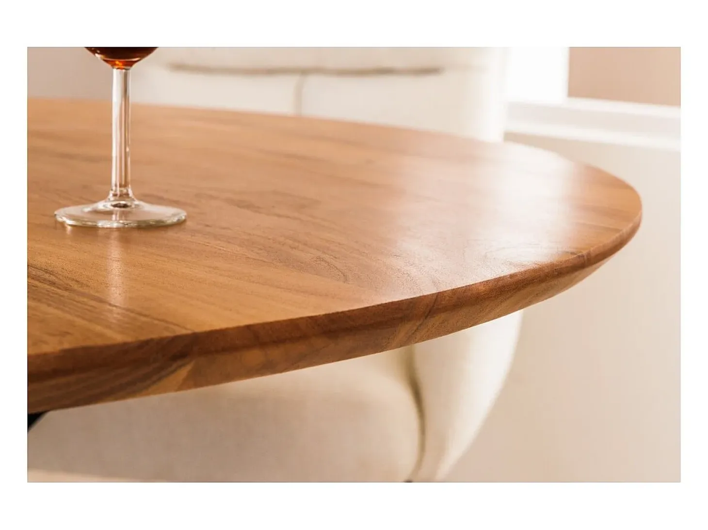 Mesa de comedor SOLARA 130 cm – Tablero redondo de acacia maciza y patas de metal negro – Estilo industrial chic