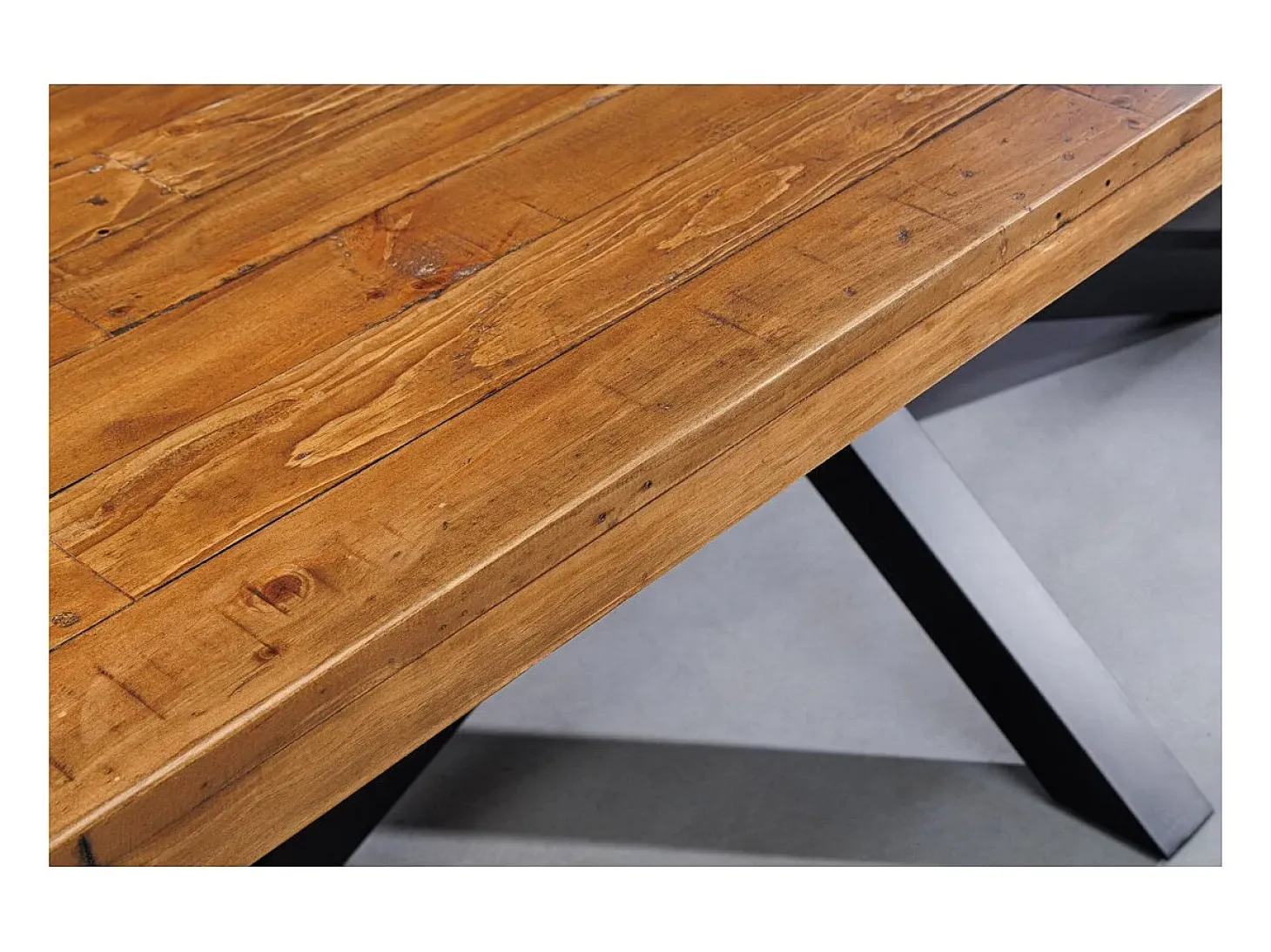 Mesa de comedor SOLARA – Madera de pino reciclado barnizado y metal negro – 240 cm – Estilo industrial