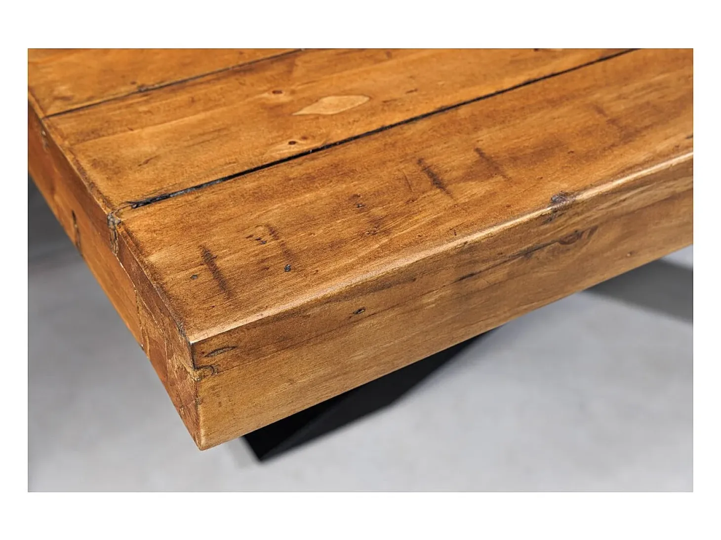 Mesa de comedor SOLARA – Madera de pino reciclado barnizado y metal negro – 240 cm – Estilo industrial