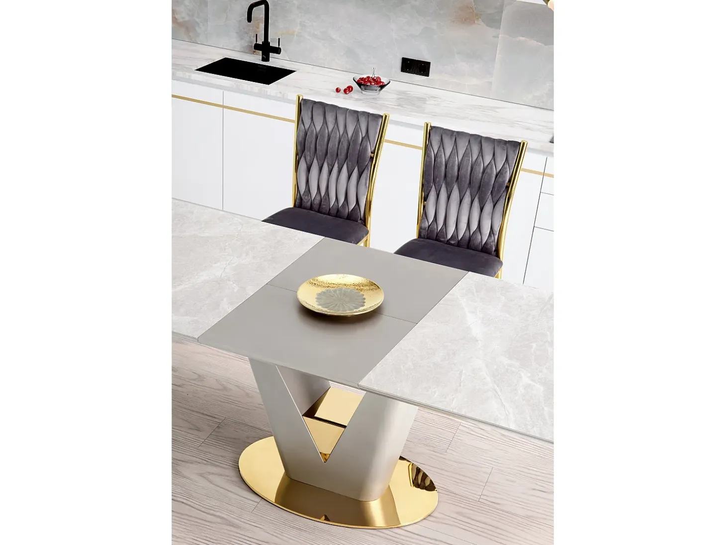 Mesa extensible con tablero de aspecto mármol y base de diseño EAGLE gris y dorado