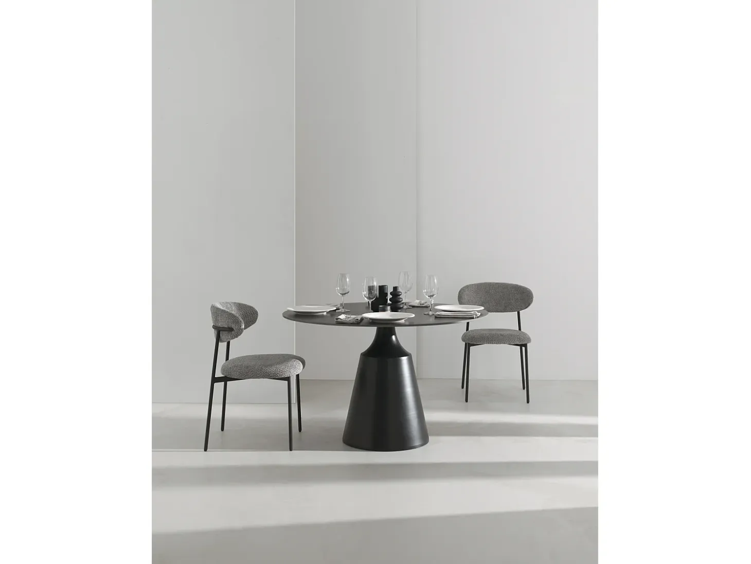 Pack de 4 sillas tapizadas en chenilla color gris oscuro