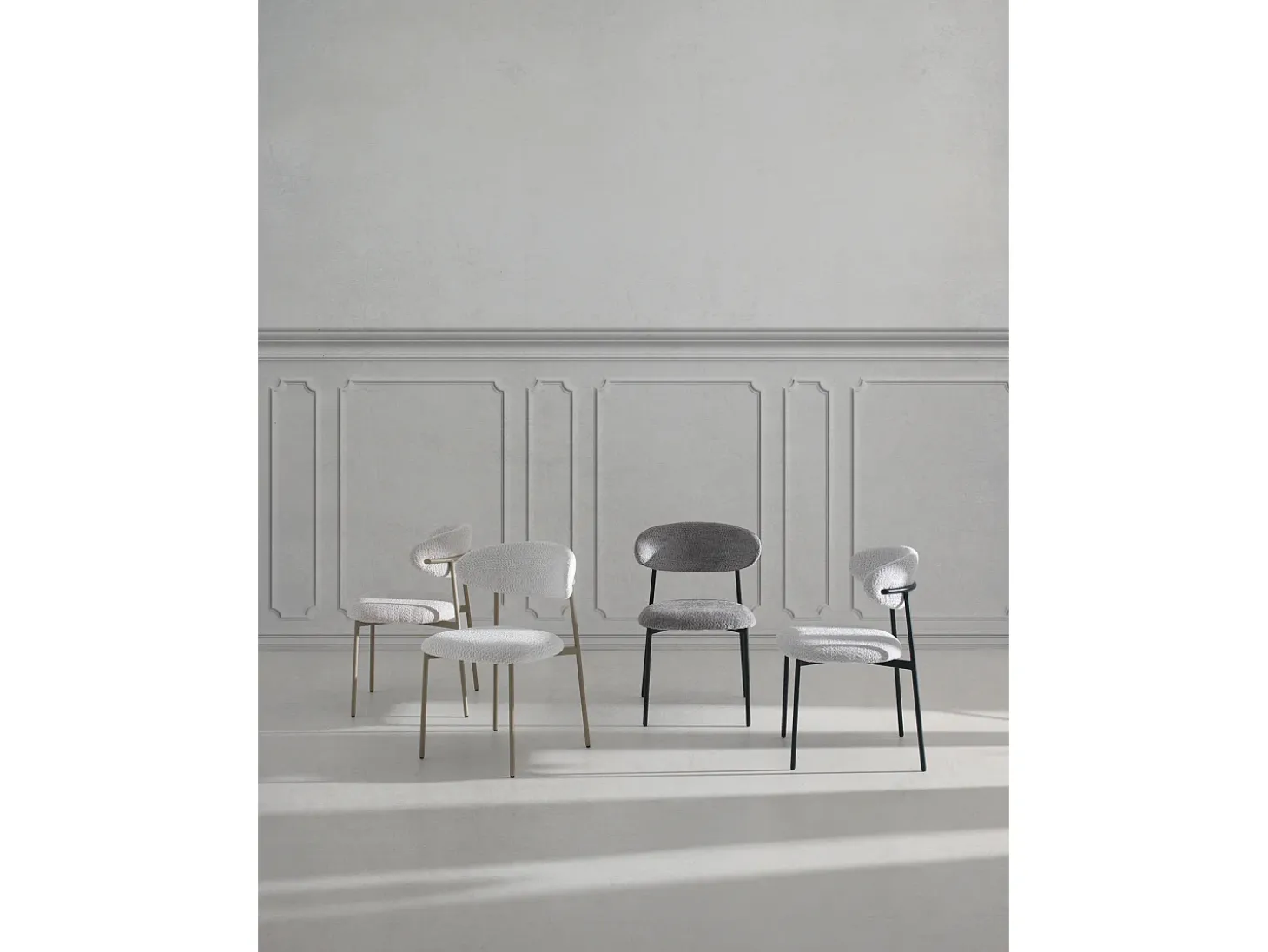 Pack de 4 sillas tapizadas en chenilla color gris oscuro