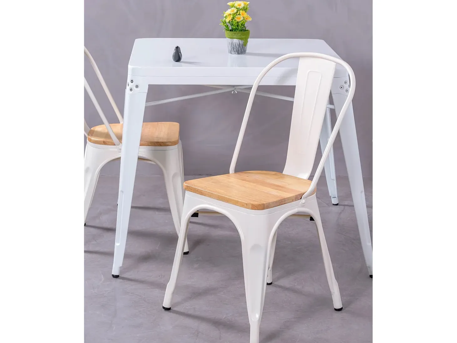 Pack de 4 sillas metálicas con asiento de madera - Bistro - Blanco