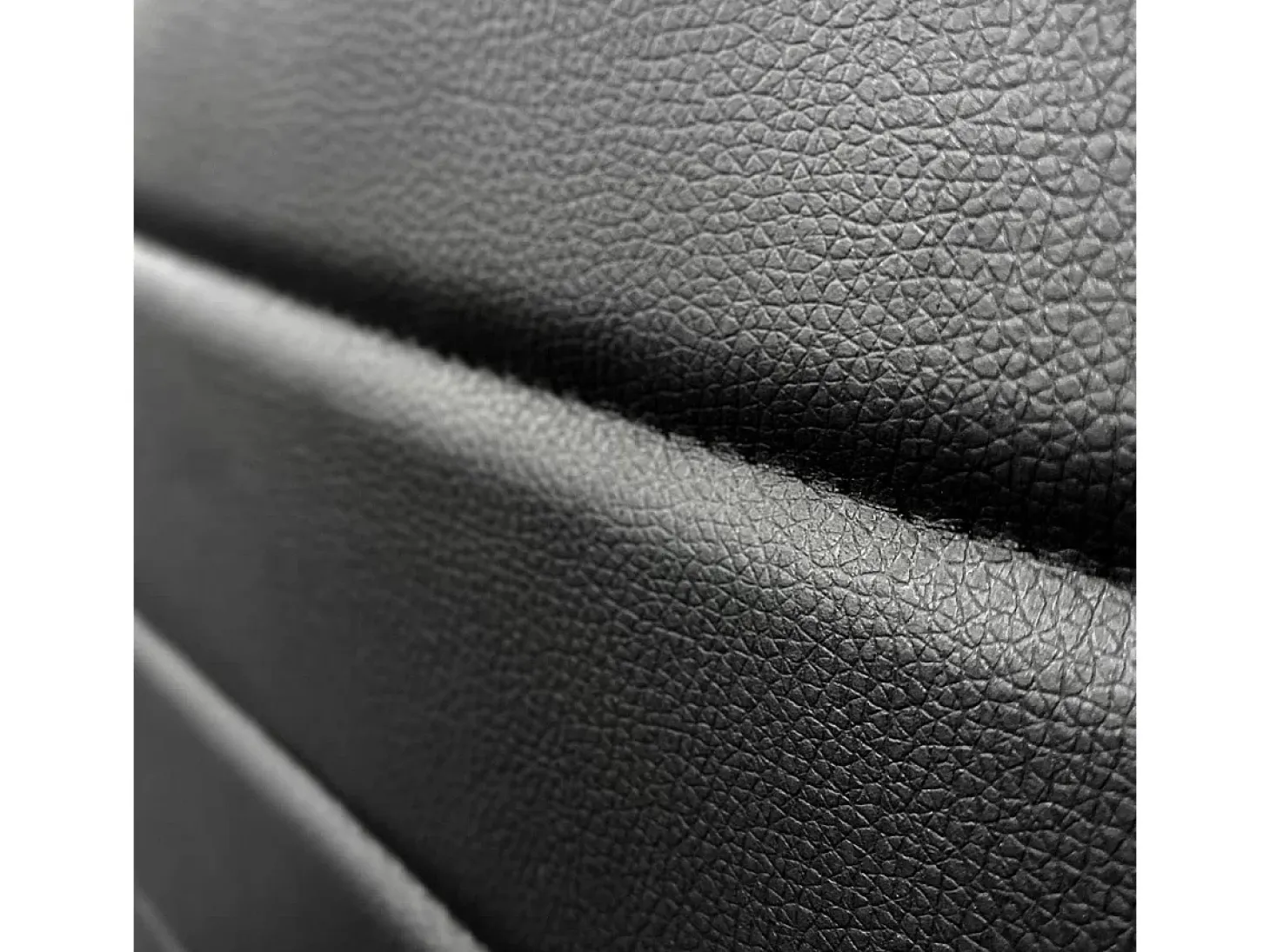 Pack de 6 Sillas Tapizadas para Salón, Comedor. Acabadas en Polipiel de Color Negro y Patas Negras. Medidas: 39,5 cm (Ancho) x 37,5 cm (Fondo) x 96 cm