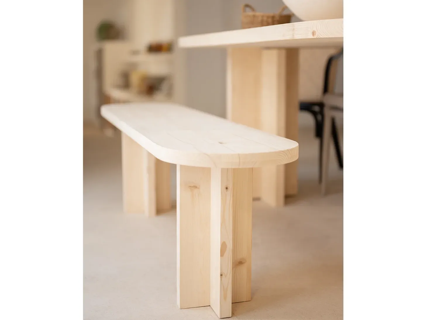 Pack de mesa de comedor de 180x80cm y banco de 140x45cm de madera maciza de abeto Decowood en tono natural - TOKYO - DECOWOOD