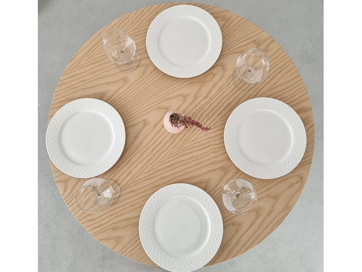 Pequena mesa de comedor redonda de 80 cm Jubi madera de fresno