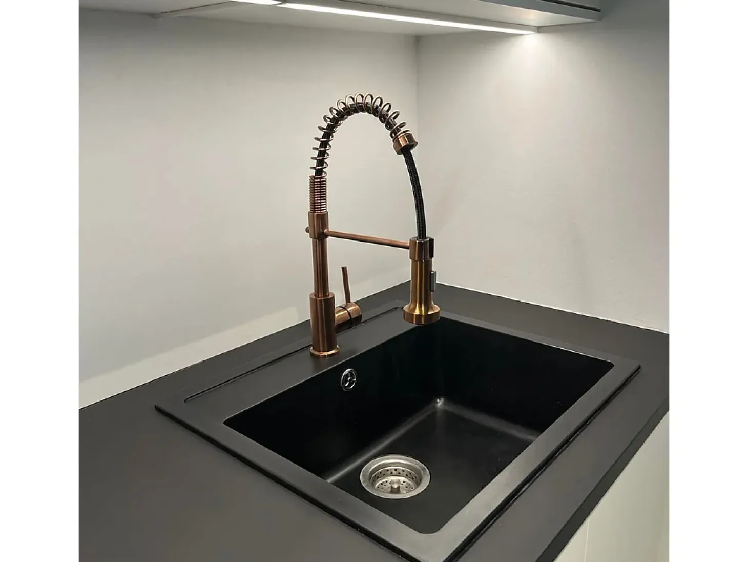 Plimo Mezclador para fregadero con ducha móvil, cobre cepillado Essebagno