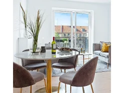 Ronde eettafel PIZA – Wit marmereffect en poten van goudkleurig messing-Diámetro 110 cm