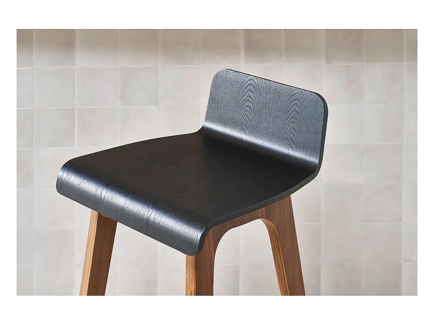 Set de 2 taburetes de cocina nórdicos nogal y negro 65 cm BALTIK