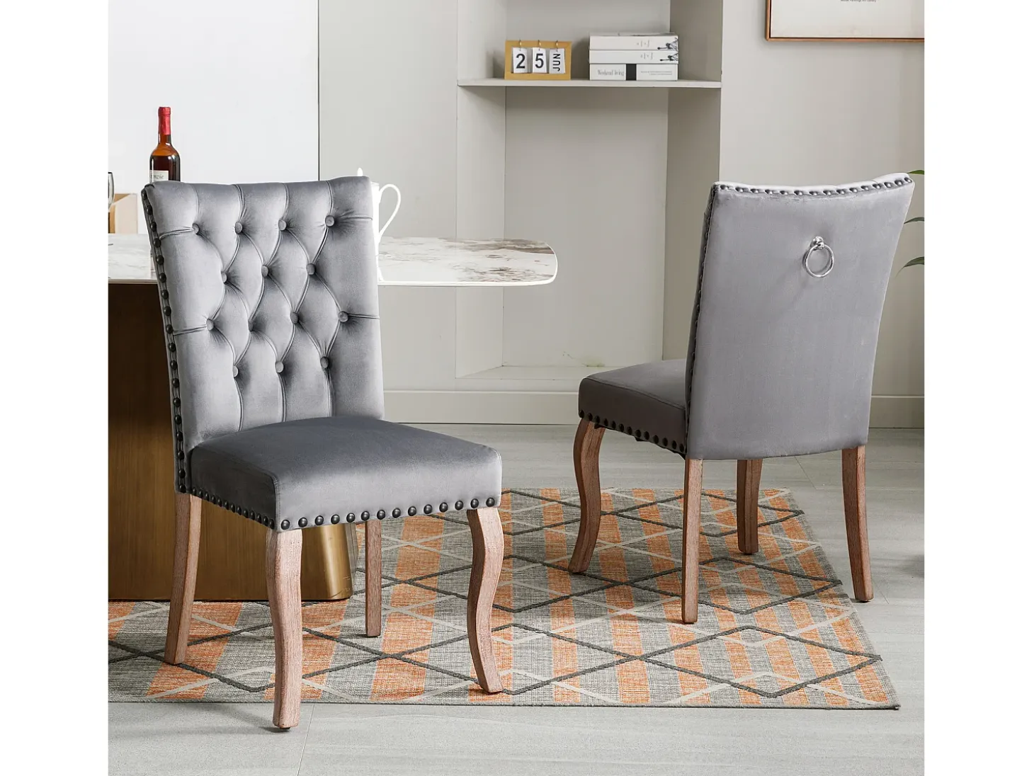Silla de comedor con respaldo decorado, en terciopelo gris, patas de madera maciza, con clavos decorativos, juego de 2 (49x63x95 cm)