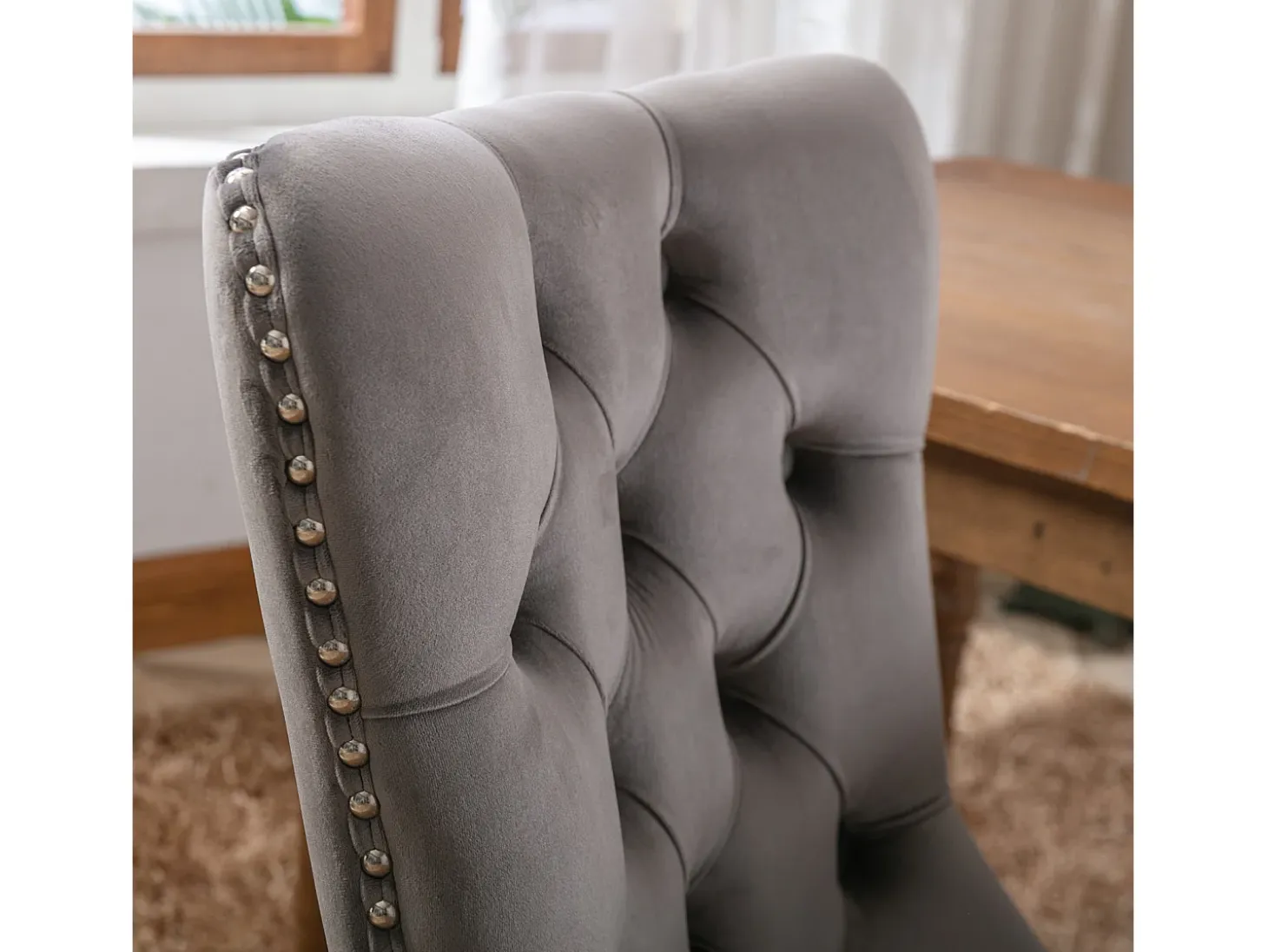 Silla de comedor moderna de terciopelo, patas de madera maciza, clavos decorativos, gris (65 x 50 x 95 cm)