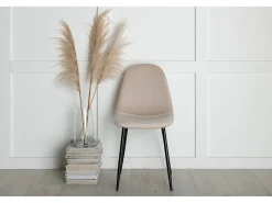 Silla de comedor Polar terciopelo beige.