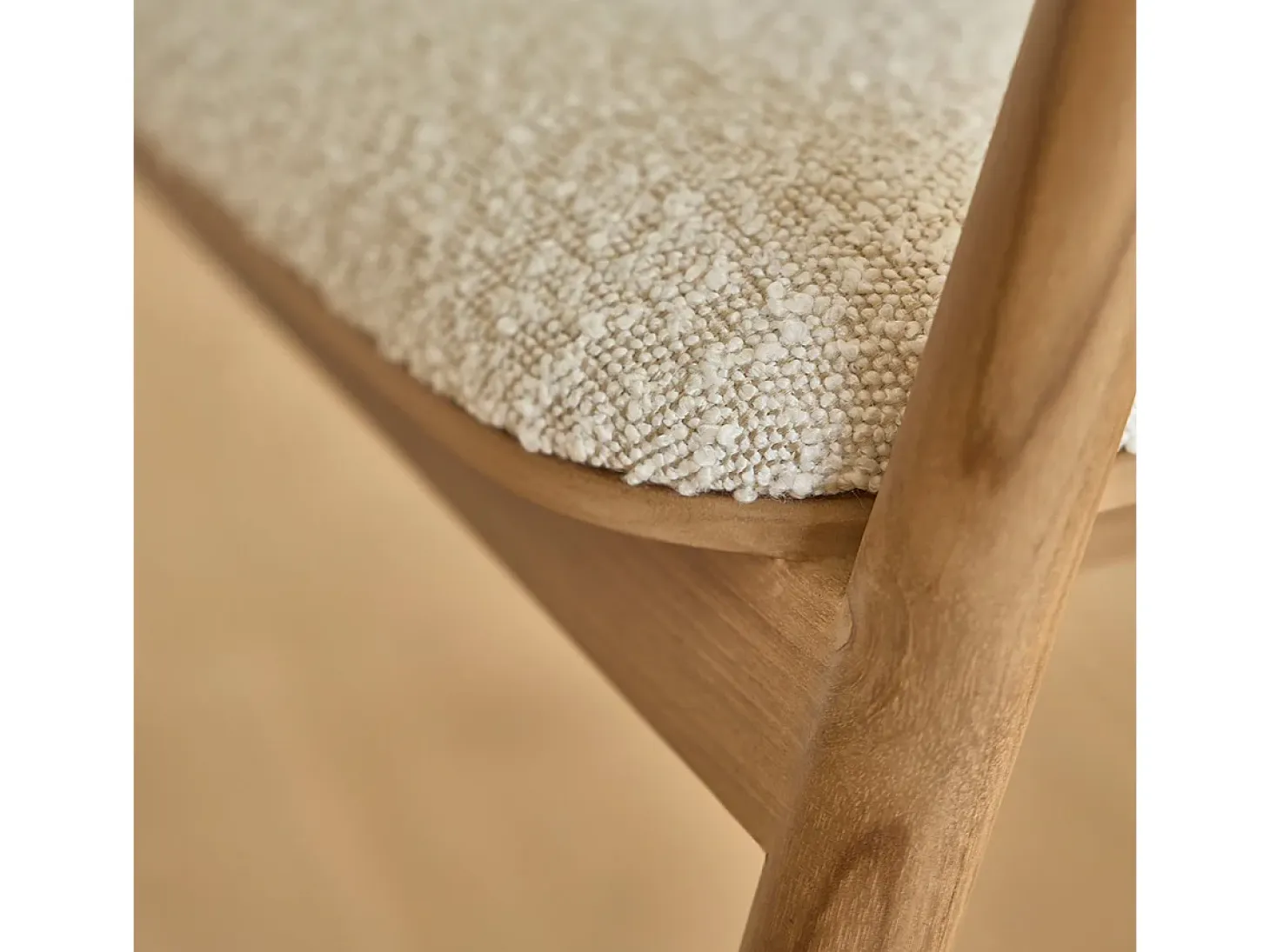 Silla de madera de teca maciza y tela de rizo
