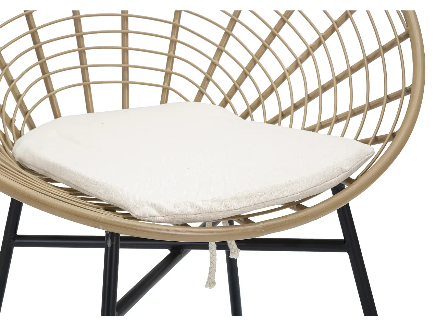 Silla de metal y ratán con cojín blanco boho chic Panama