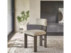 Silla de roble macizo marrón con tela bouclette beige