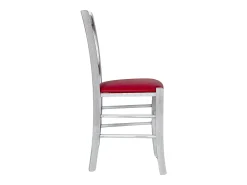 Silla veneciana antigua de madera blanca con asiento rojo