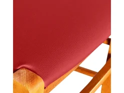 Silla Venezia en madera de cerezo con respaldo en cruz y asiento en símil piel roja.