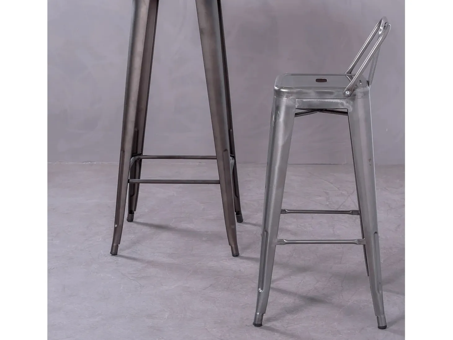 Taburete industrial en acero metalizado con respaldo bajo (76cm) - Bistro - Metálico