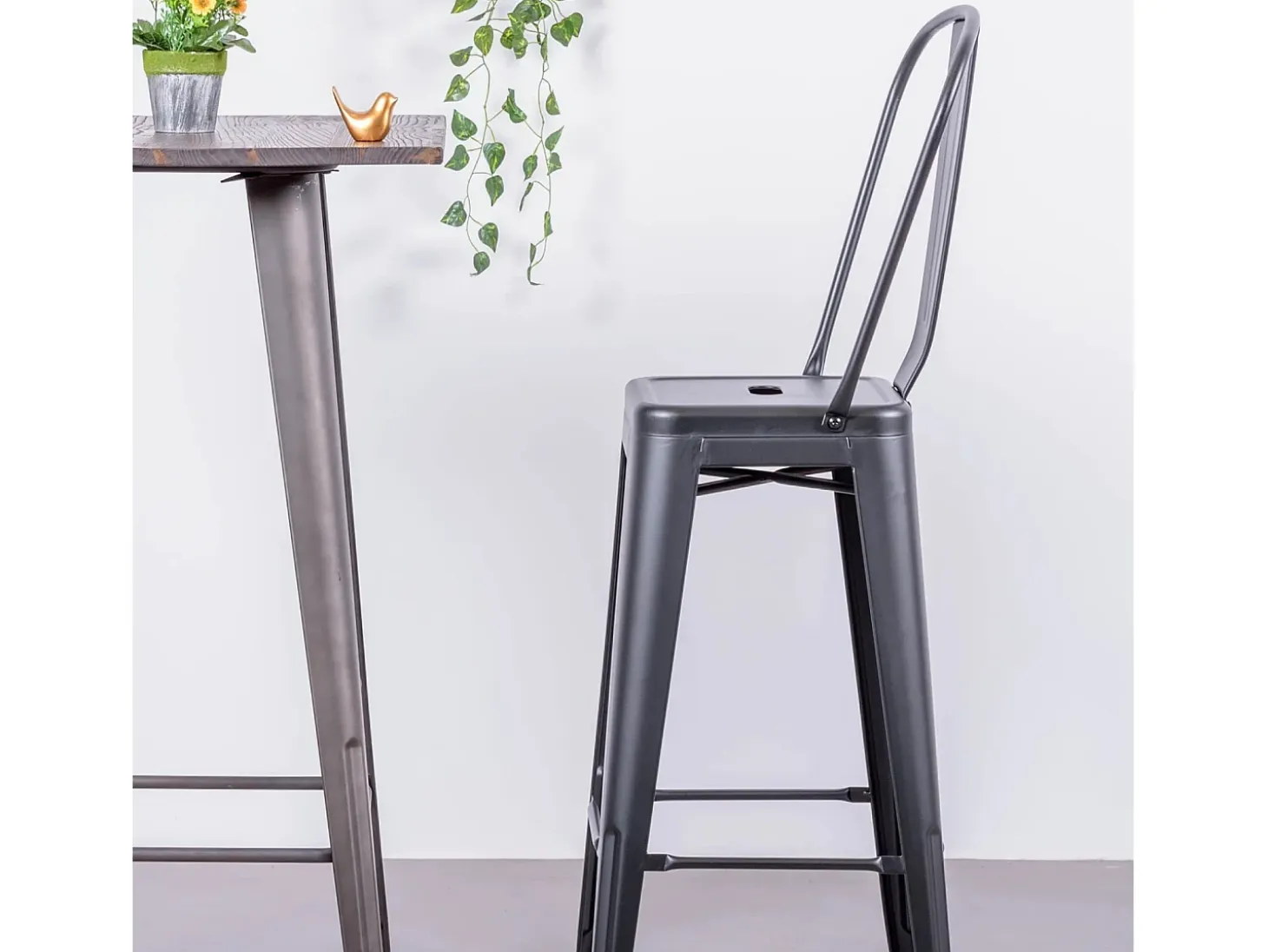 Taburete metálico en acero lacado con respaldo alto (76cm) - Bistro - Negro