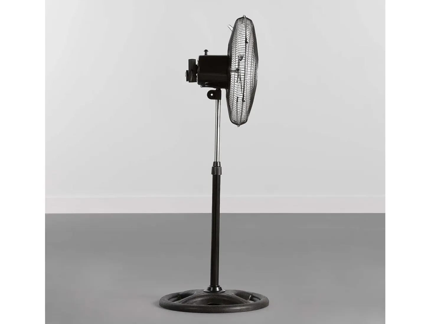Ventilador de Pie Ø45cm 75W 3 Velocidades Industrial Negro Raydan Home